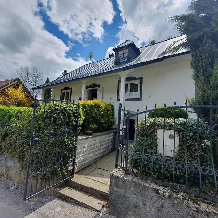 Villa Amalia, Centrum Banska Stiavnica, Parkovanie Pre 2 Auta, Velka Zahrada S Krbom, Cela Villa Amalia Pre 14 Osob Alebo Samostatne Nezavisle Prve Podlazie Villa Ama Pre 6 Osob Alebo Samostatne Nezavisle Podkrovie Villa Lia Pre 8 Osob,Pristup Cez Pi Exterior photo