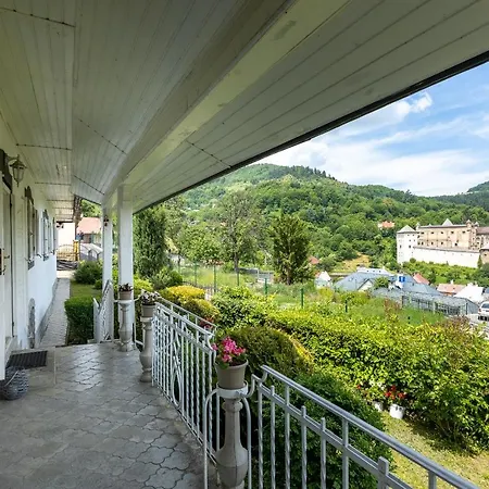 Villa Amalia, Centrum Banska Stiavnica, Parkovanie Pre 2 Auta, Velka Zahrada S Krbom, Cela Villa Amalia Pre 14 Osob Alebo Samostatne Nezavisle Prve Podlazie Villa Ama Pre 6 Osob Alebo Samostatne Nezavisle Podkrovie Villa Lia Pre 8 Osob,Pristup Cez Pi Exterior photo