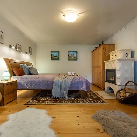 Villa Amalia, Centrum Banska Stiavnica, Parkovanie Pre 2 Auta, Velka Zahrada S Krbom, Cela Villa Amalia Pre 14 Osob Alebo Samostatne Nezavisle Prve Podlazie Villa Ama Pre 6 Osob Alebo Samostatne Nezavisle Podkrovie Villa Lia Pre 8 Osob,Pristup Cez Pi Exterior photo