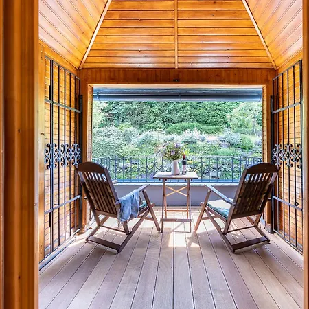 Villa Amalia, Centrum Banska Stiavnica, Parkovanie Pre 2 Auta, Velka Zahrada S Krbom, Cela Villa Amalia Pre 14 Osob Alebo Samostatne Nezavisle Prve Podlazie Villa Ama Pre 6 Osob Alebo Samostatne Nezavisle Podkrovie Villa Lia Pre 8 Osob,Pristup Cez Pi Exterior photo