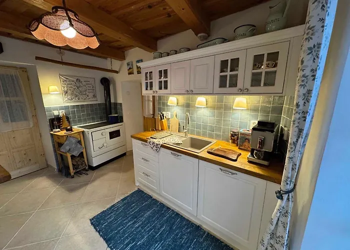 Villa Amalia, Centrum Banska Stiavnica, Parkovanie Pre 2 Auta, Velka Zahrada S Krbom, Cela Villa Amalia Pre 14 Osob Alebo Samostatne Nezavisle Prve Podlazie Villa Ama Pre 6 Osob Alebo Samostatne Nezavisle Podkrovie Villa Lia Pre 8 Osob,Pristup Cez Pi