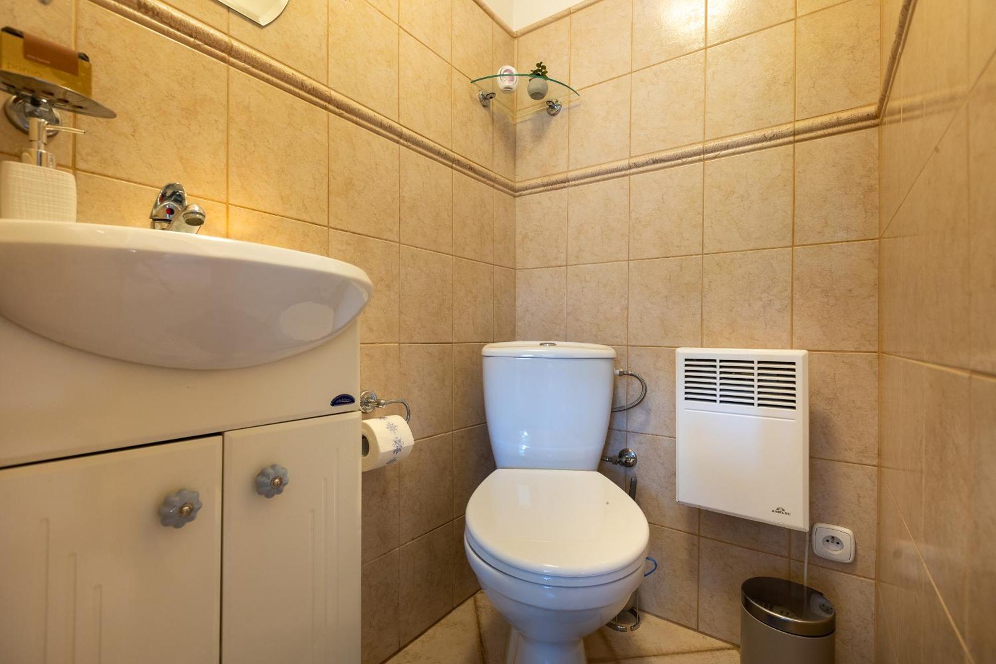 Amalia: Spacious Garden Retreat With Fireplace In Banska Stiavnica