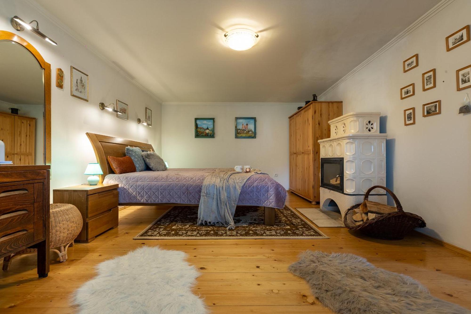Villa Amalia: Spacious Garden Retreat With Fireplace In Banska Stiavnica
