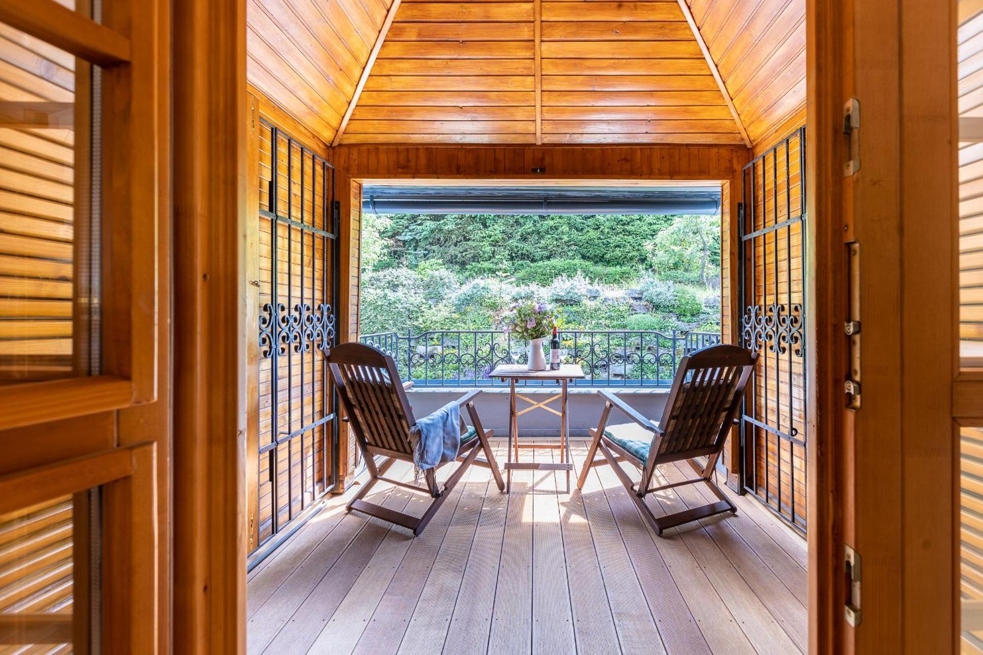 Amalia: Spacious Garden Retreat With Fireplace In Villa Banska Stiavnica