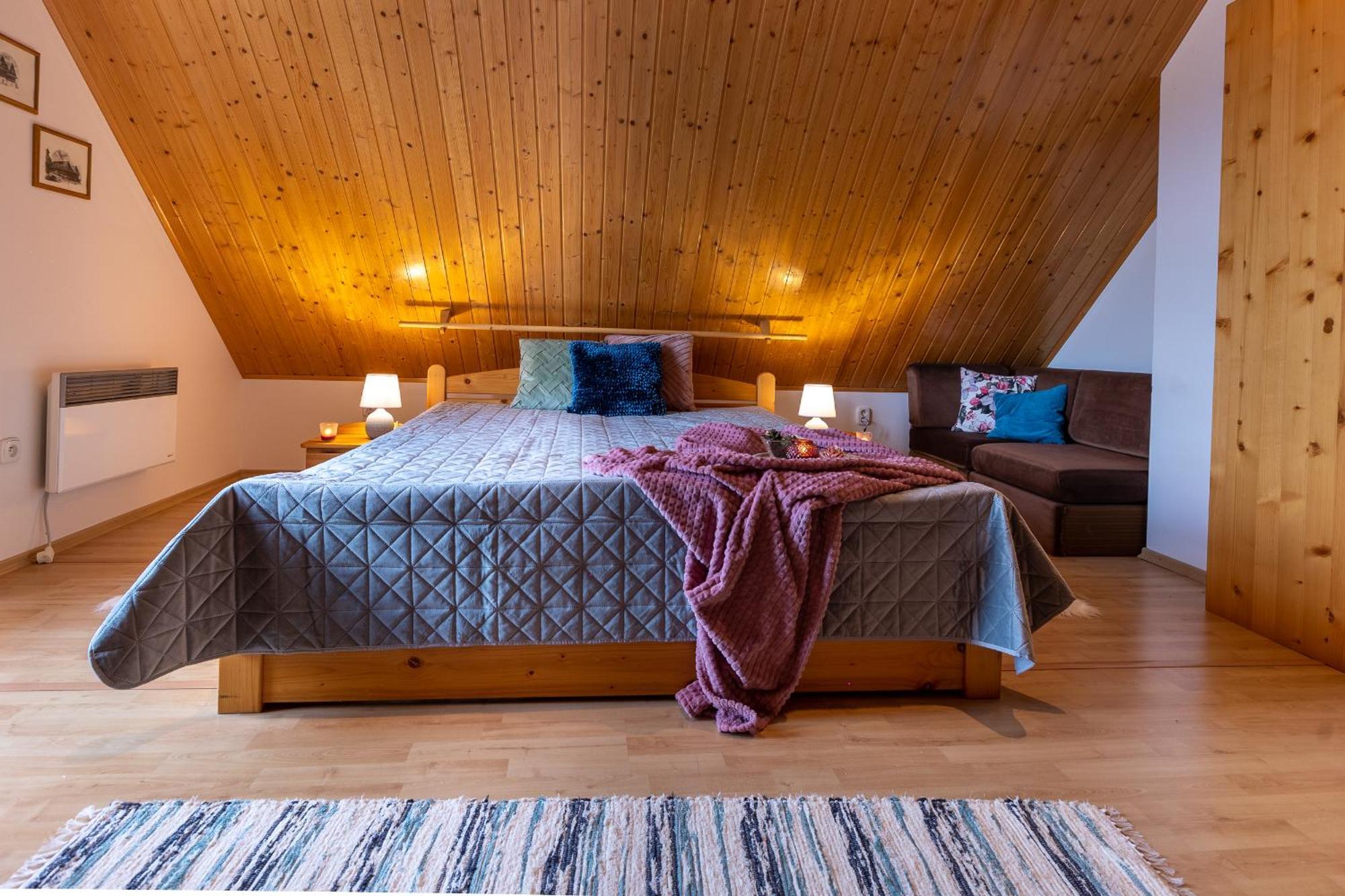 Amalia: Spacious Garden Retreat With Fireplace In Villa