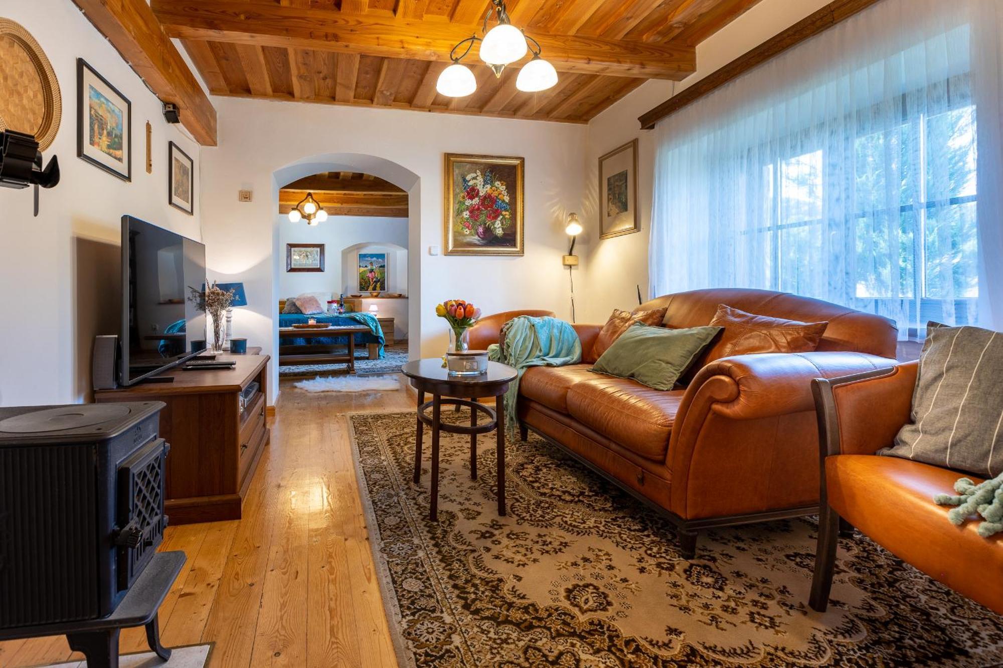 Amalia: Spacious Garden Retreat With Fireplace In Banska Stiavnica