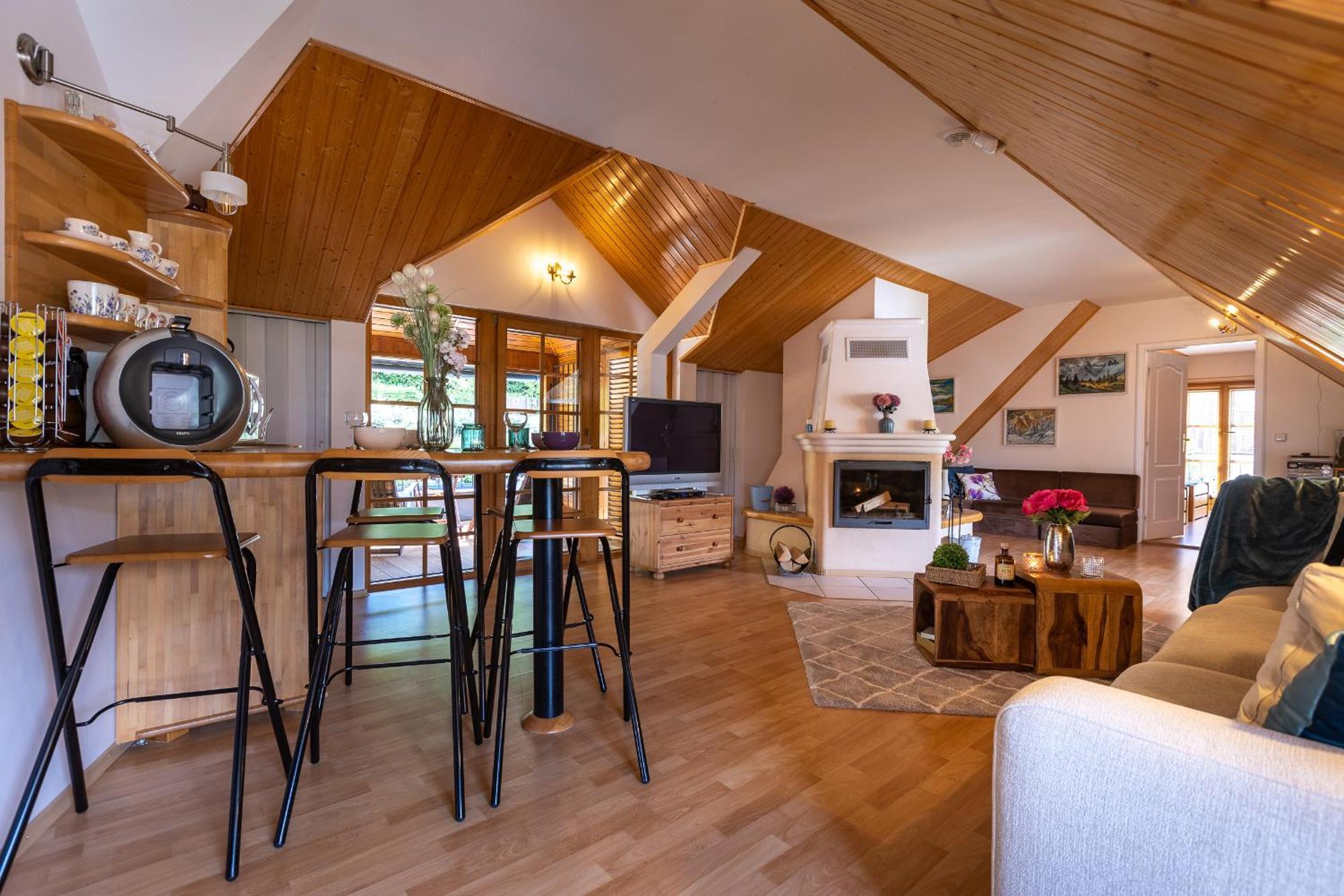 Villa Amalia: Spacious Garden Retreat With Fireplace In *