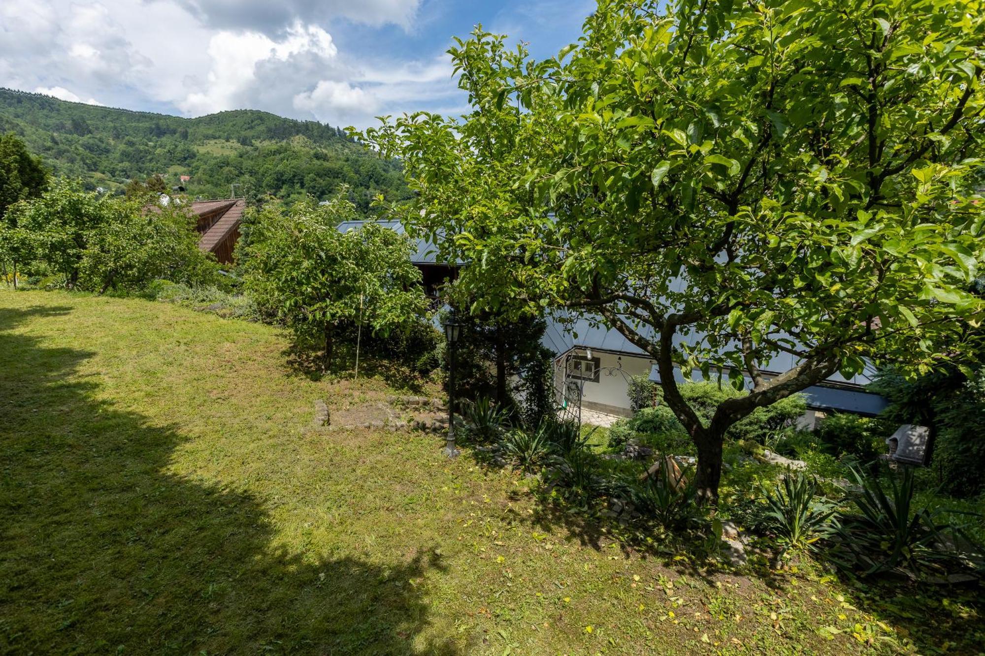 Amalia: Spacious Garden Retreat With Fireplace In Villa