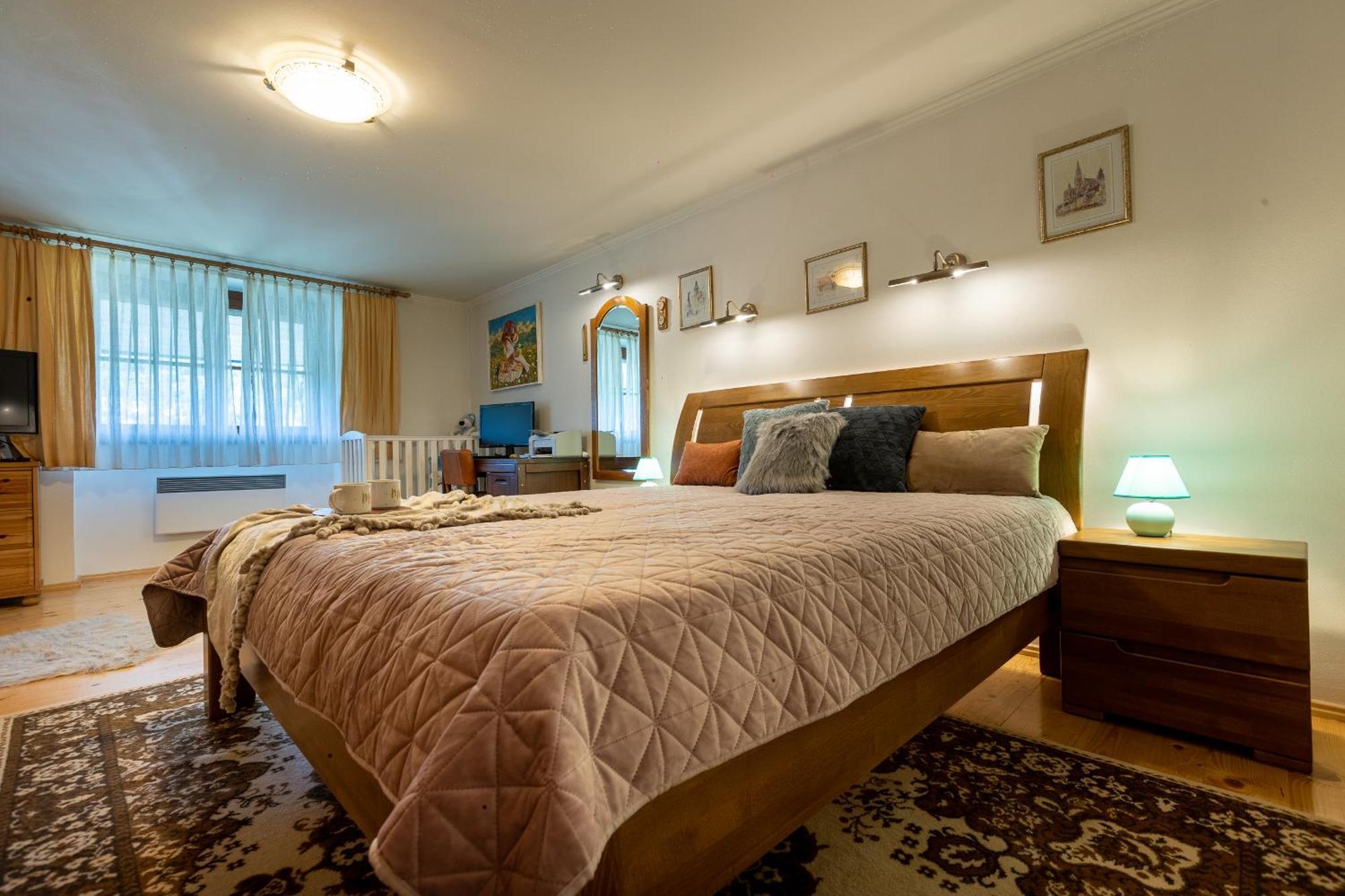 Villa Amalia: Spacious Garden Retreat With Fireplace In *