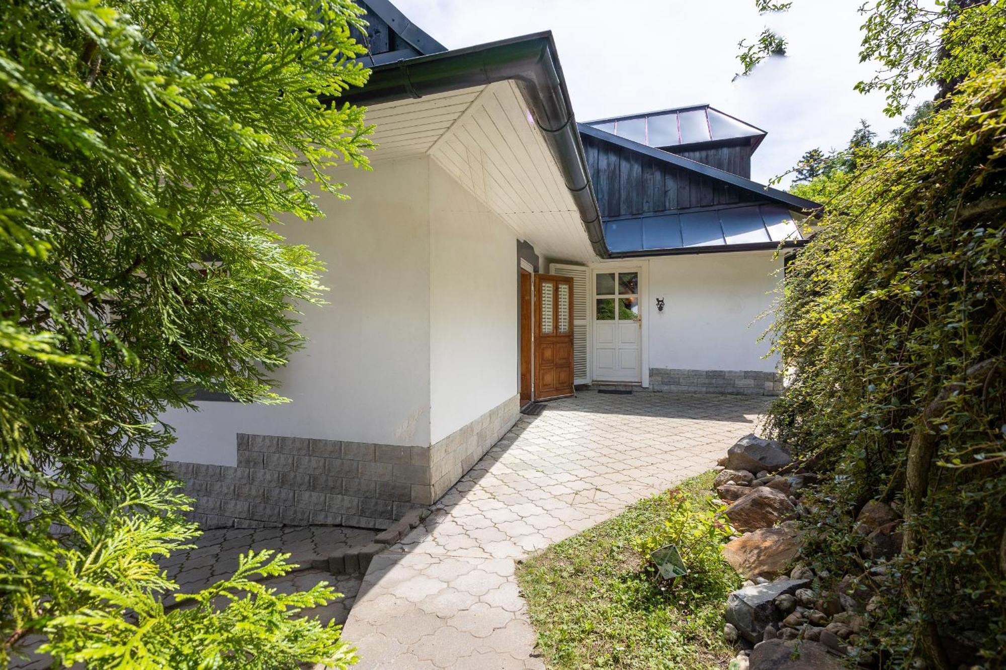 Amalia: Spacious Garden Retreat With Fireplace In * Banska Stiavnica