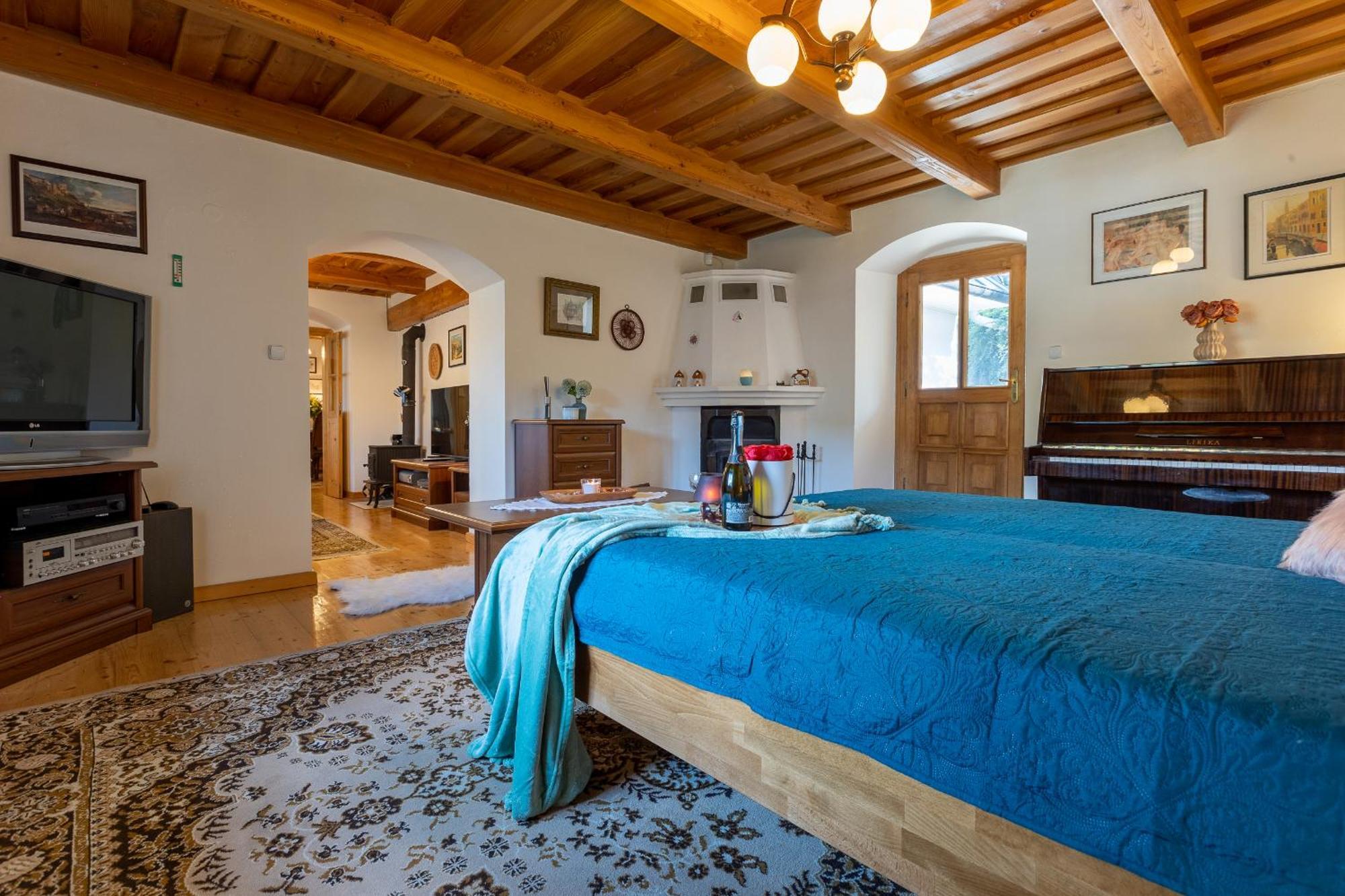 Amalia: Spacious Garden Retreat With Fireplace In * Banska Stiavnica