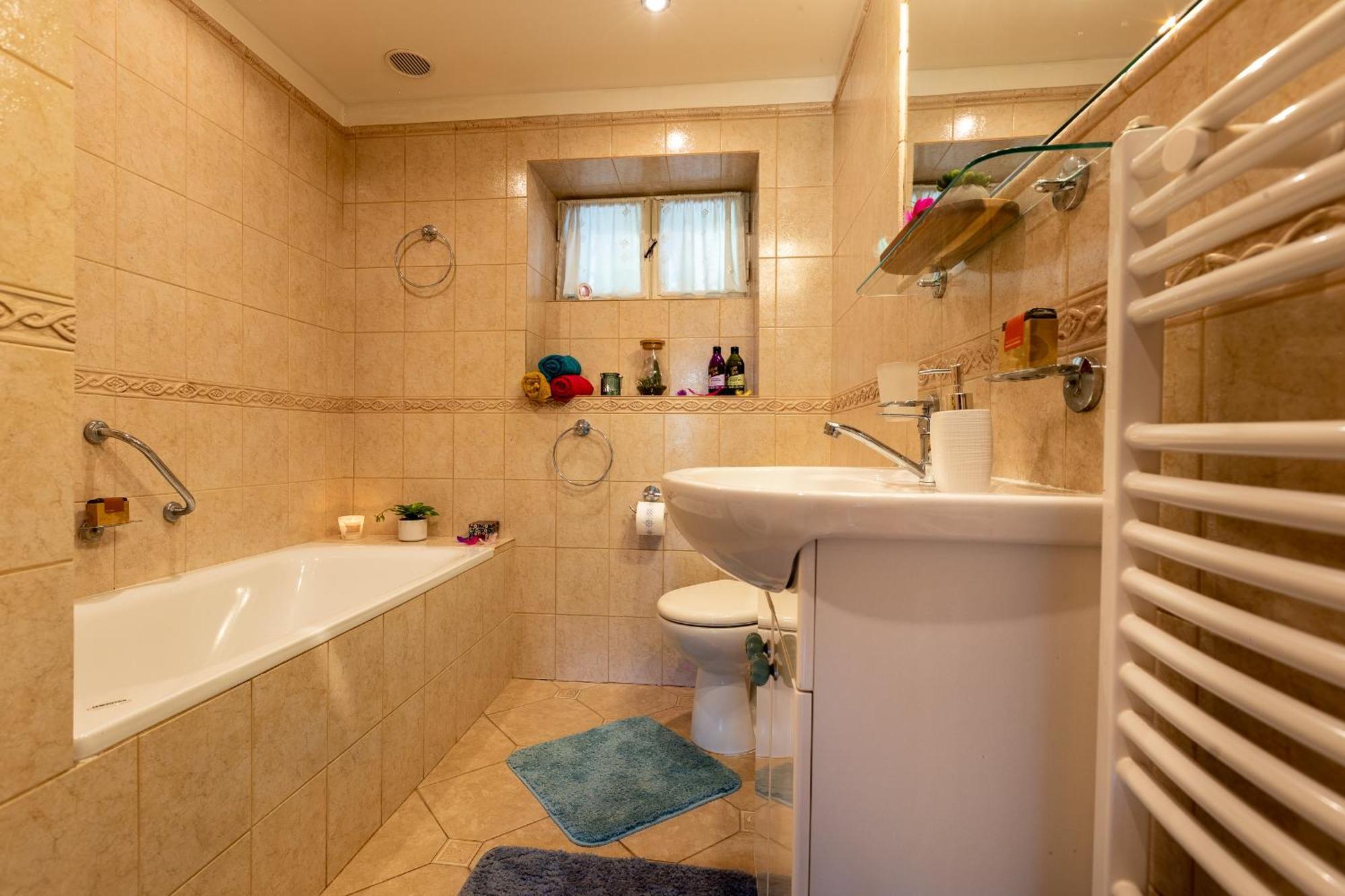 Amalia: Spacious Garden Retreat With Fireplace In *