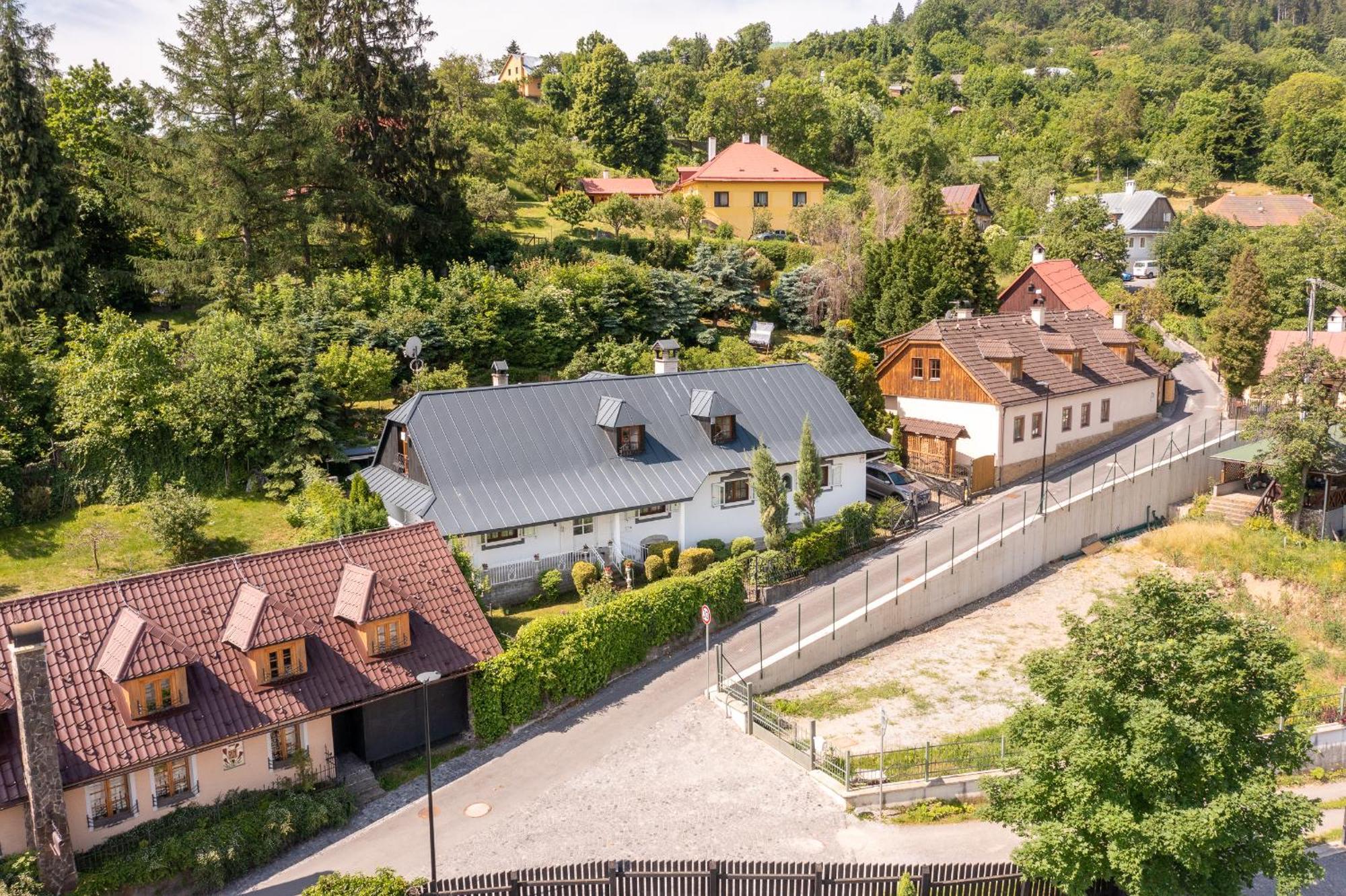 Amalia: Spacious Garden Retreat With Fireplace In Banska Stiavnica