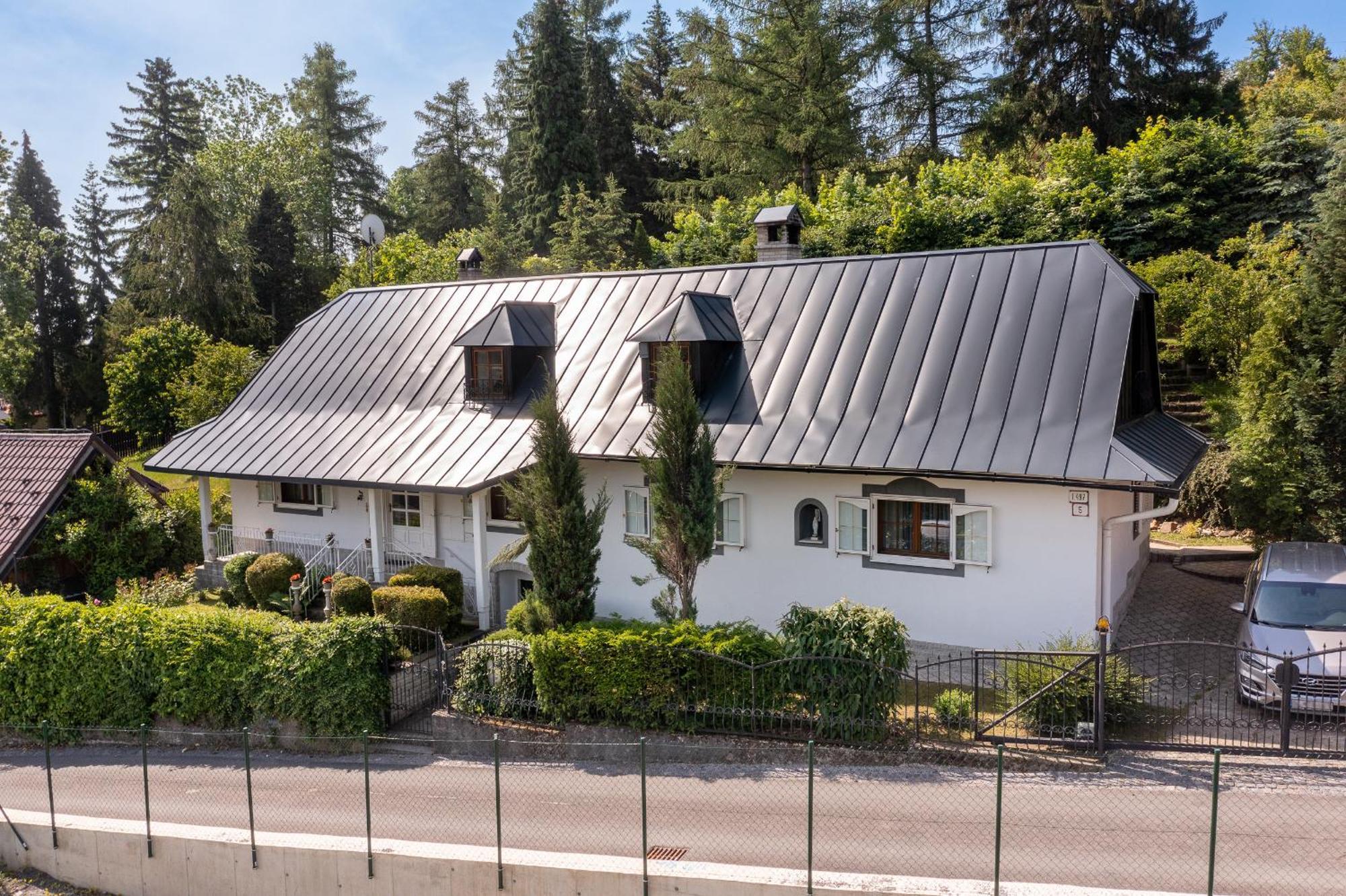 Amalia: Spacious Garden Retreat With Fireplace In * Banska Stiavnica