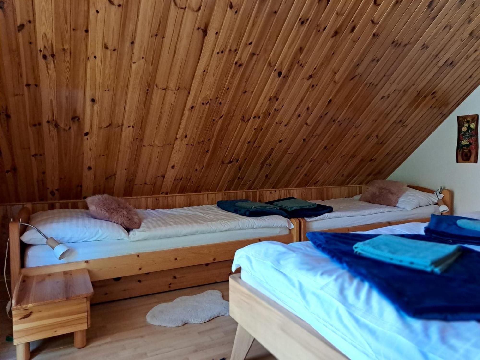 Amalia: Spacious Garden Retreat With Fireplace In * Banska Stiavnica